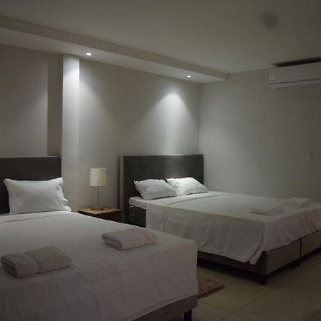 Hotel Ritzz 파라마리보 외부 사진