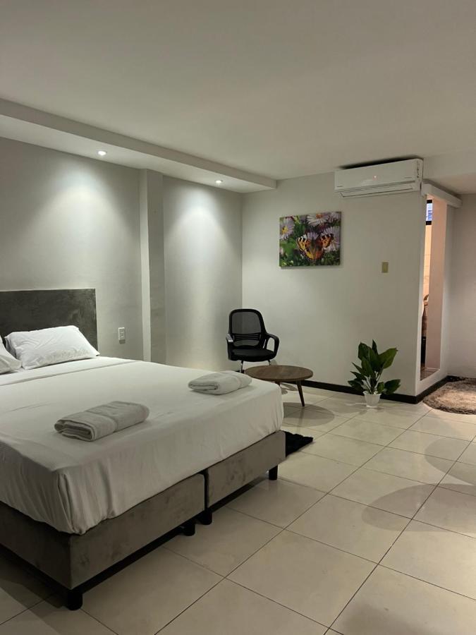 Hotel Ritzz 파라마리보 외부 사진