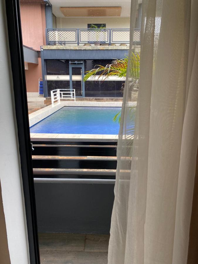 Hotel Ritzz 파라마리보 외부 사진