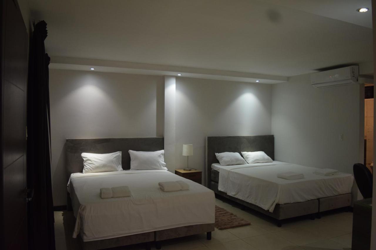 Hotel Ritzz 파라마리보 외부 사진